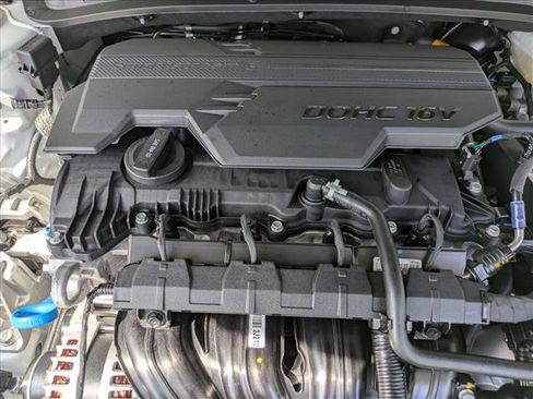 New 2025 Hyundai Elantra Limited image 19