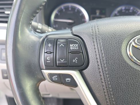 Used 2016 Toyota Highlander Limited FWD image 25