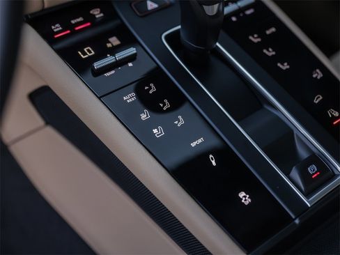 Used 2025 Porsche Macan image 24