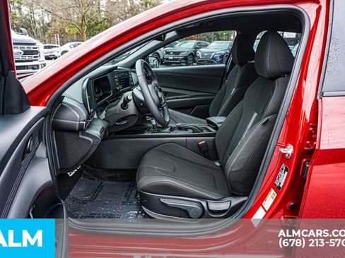 Used 2025 Hyundai Elantra Sport image 18
