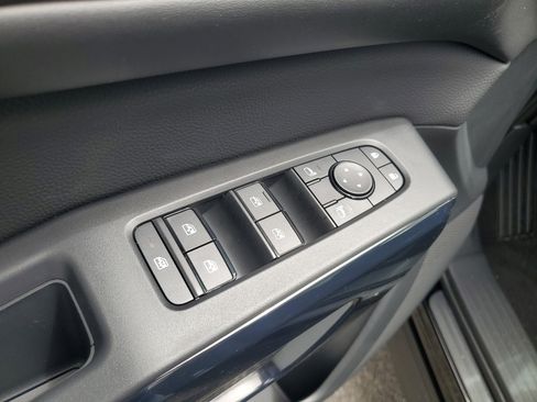 New 2026 Nissan Pathfinder SV w/ SV Premium Package FWD image 15