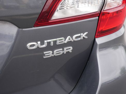 Used 2019 Subaru Outback 3.6R Limited AWD/4WD image 6