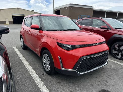 Used 2024 Kia Soul LX FWD image 2