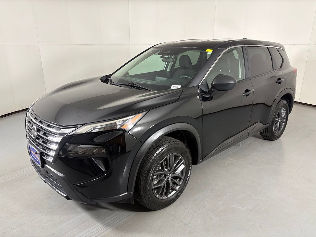 Used 2024 Nissan Rogue S FWD image 4