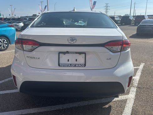 Used 2025 Toyota Corolla LE image 4