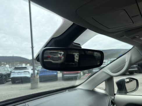 Used 2023 Chrysler Pacifica Touring-L image 22