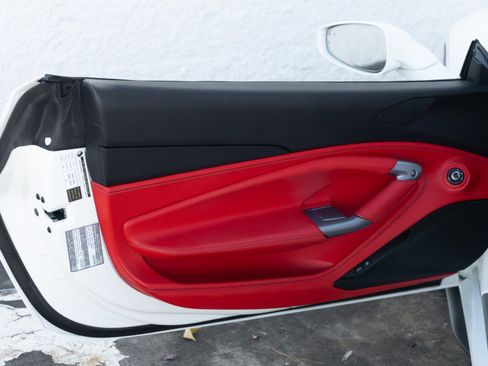 Used 2023 Ferrari F8 Tributo image 32