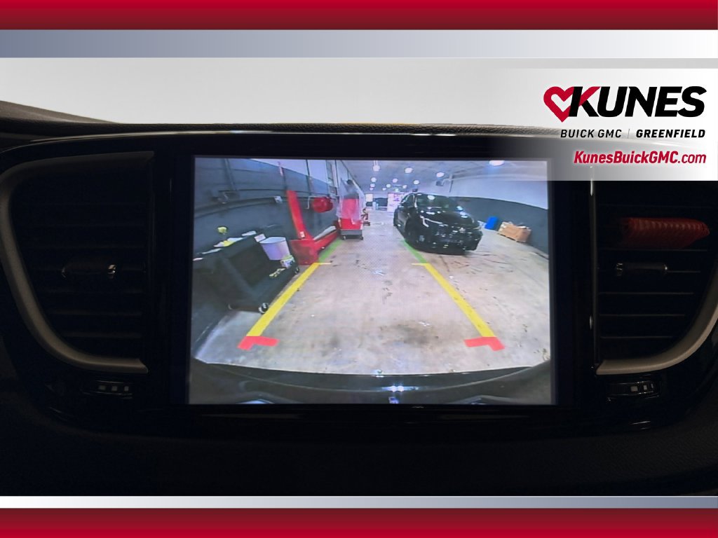 Used 2025 Chrysler Pacifica Select FWD image 27