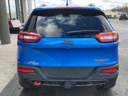 Used 2018 Jeep Cherokee Trailhawk w/ Cold Weather Group image 21