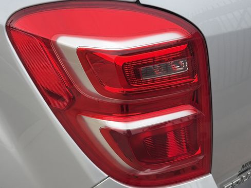 Used 2017 Chevrolet Equinox LT w/ Convenience Package image 25