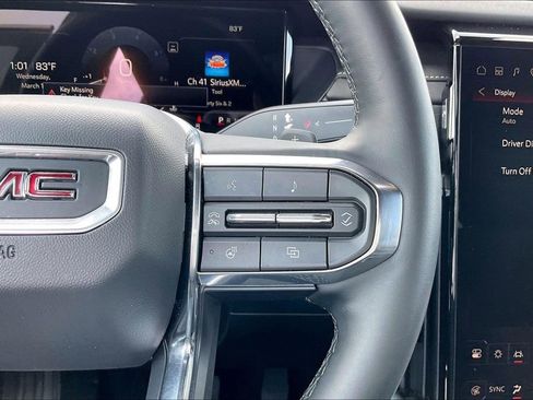 Used 2025 GMC Acadia Elevation image 11