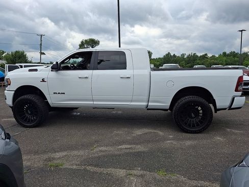 Used 2022 RAM 3500 Big Horn w/ Night Edition AWD/4WD image 7