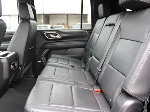 Used 2024 Chevrolet Suburban LT RWD image 35