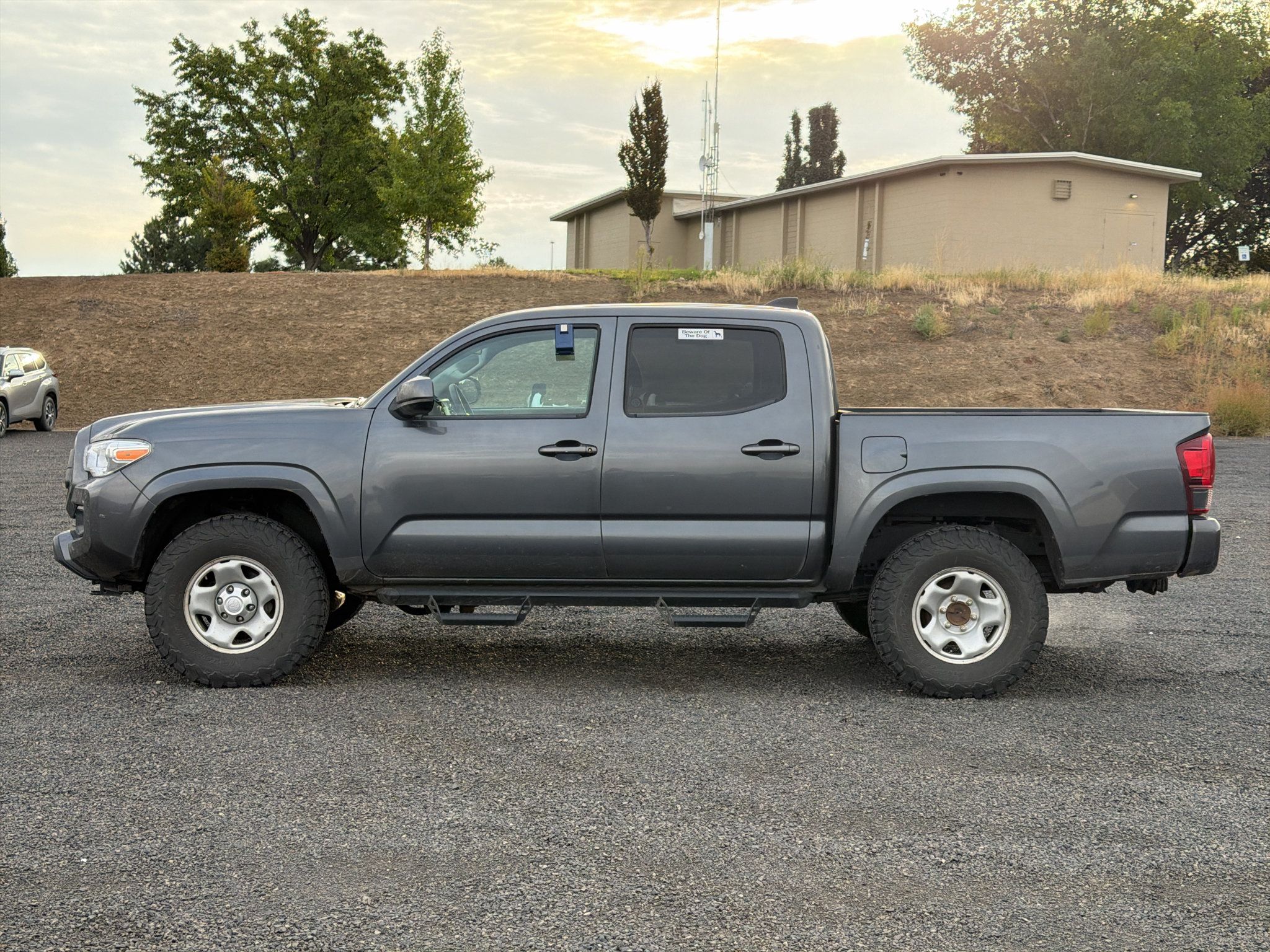 Certified 2022 Toyota Tacoma SR AWD/4WD image 8