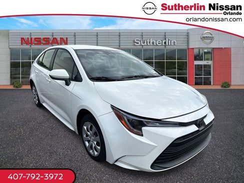 Used 2023 Toyota Corolla LE FWD image 1