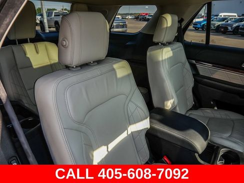 Used 2018 Ford Explorer Platinum AWD/4WD image 23