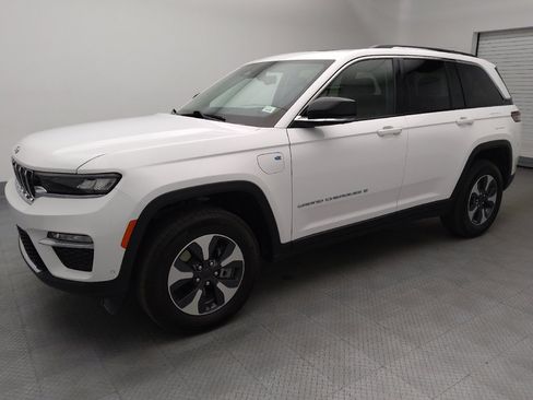 Used 2022 Jeep Grand Cherokee Limited 4xe w/ Luxury Tech Group II AWD/4WD image 2