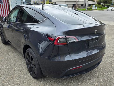 Used 2024 Tesla Model Y Long Range AWD/4WD image 7