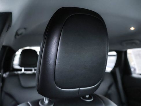 Used 2019 Jeep Cherokee Latitude Plus FWD image 37