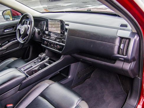 Used 2023 Nissan Pathfinder SL w/ Lighting Package (N92) image 13