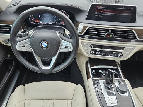 Used 2022 BMW 740i w/ Premium Package image 26