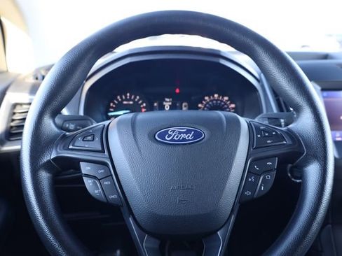 Used 2020 Ford Edge SE image 16
