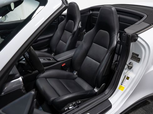 Used 2015 Porsche 911 Turbo S w/ High-end Infotainment Package image 41