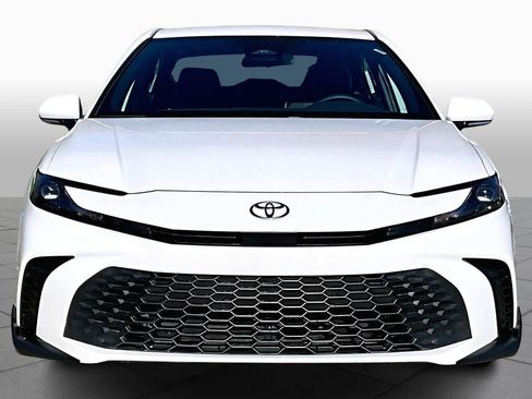 Used 2025 Toyota Camry SE image 4