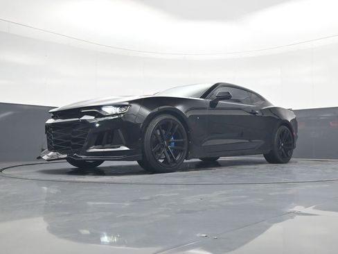 Used 2019 Chevrolet Camaro SS image 21