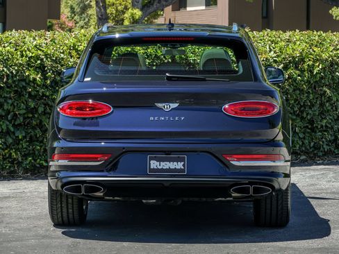 Certified 2024 Bentley Bentayga AWD/4WD image 6