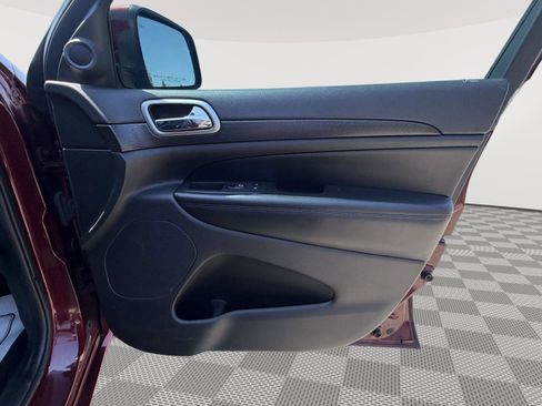 Used 2017 Jeep Grand Cherokee Altitude image 34