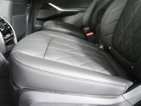 Used 2027 BMW X7 xDrive40i w/ Premium Package AWD/4WD image 14