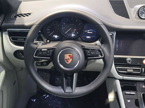 Used 2025 Porsche Macan AWD/4WD image 20