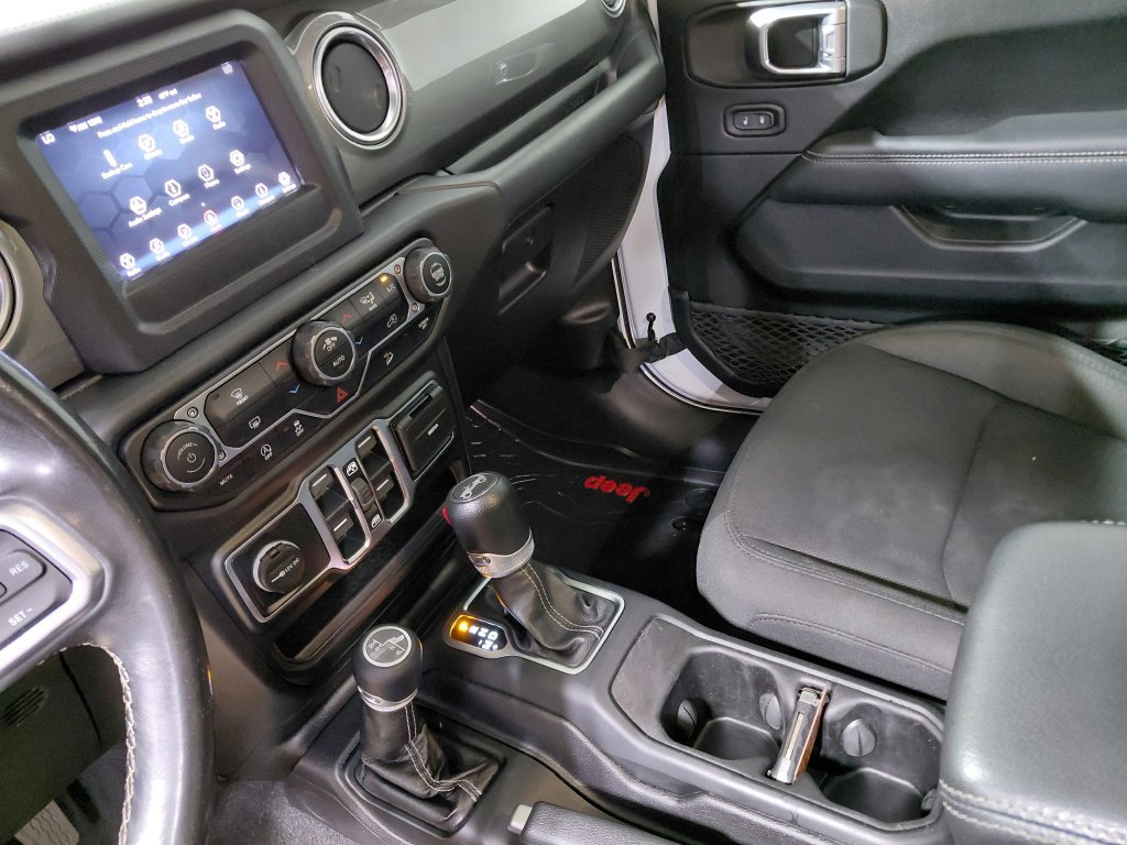 Used 2019 Jeep Wrangler Unlimited Sahara AWD/4WD image 27