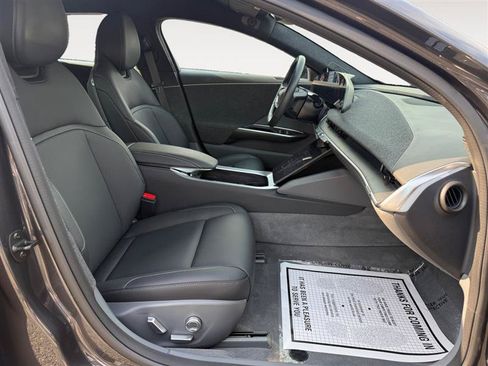 Used 2024 Lucid Air Pure RWD image 17
