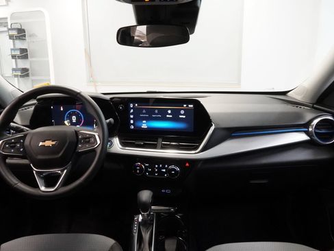 Used 2024 Chevrolet Trax LT w/ Driver Confidence Package FWD image 18