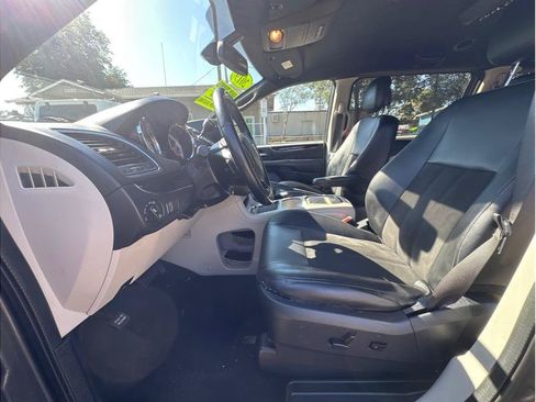 Used 2019 Dodge Grand Caravan SXT FWD image 14
