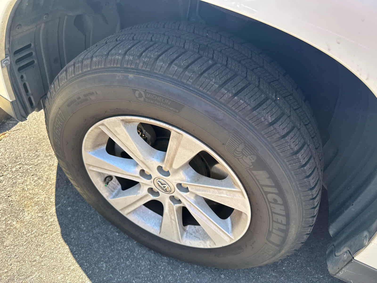 Used 2012 Toyota Highlander SE FWD image 7
