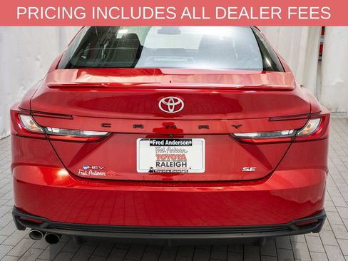 Used 2025 Toyota Camry SE FWD image 4