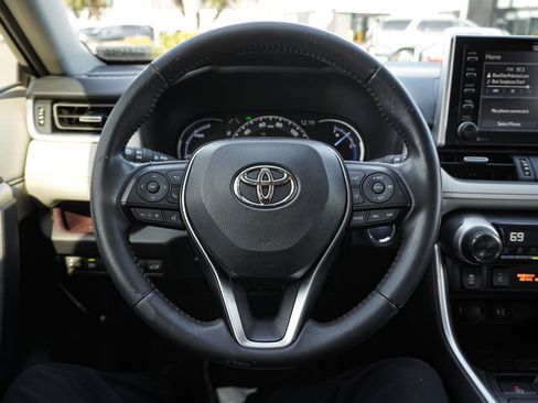 Used 2019 Toyota RAV4 Limited image 18