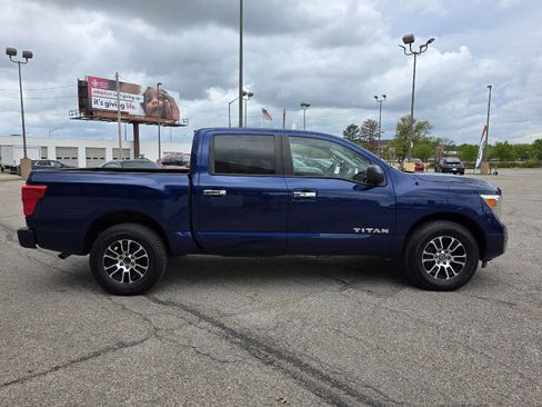 Used 2021 Nissan Titan SV AWD/4WD image 4