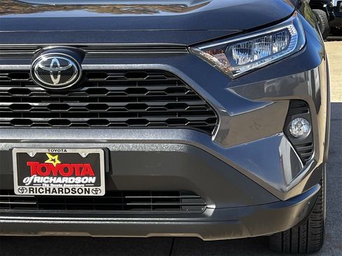 Used 2021 Toyota RAV4 XLE Premium image 8