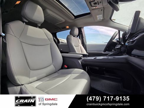 Used 2025 Toyota Sienna XLE w/ XLE Plus Package FWD image 30