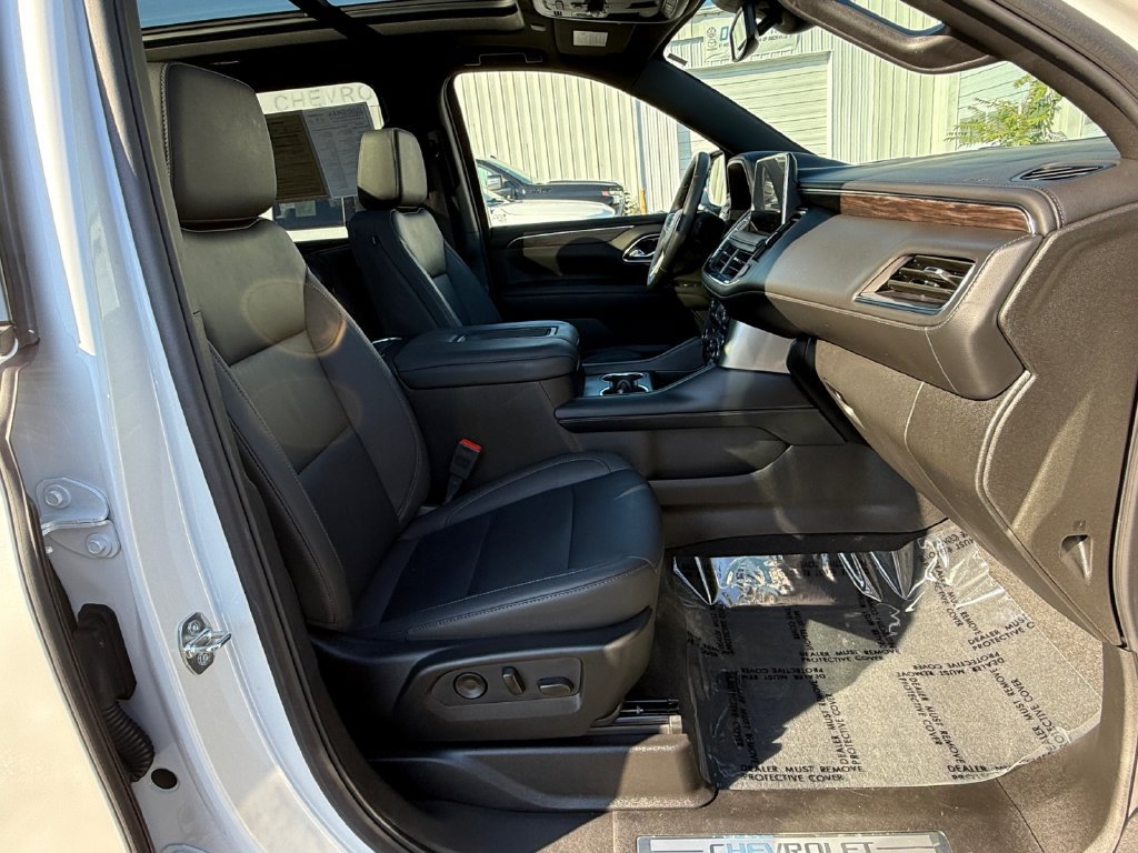 Used 2024 Chevrolet Suburban Z71 w/ Luxury Package AWD/4WD image 27