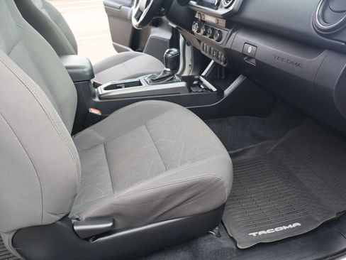 Used 2017 Toyota Tacoma TRD Sport w/ Premium & Technology Package image 33