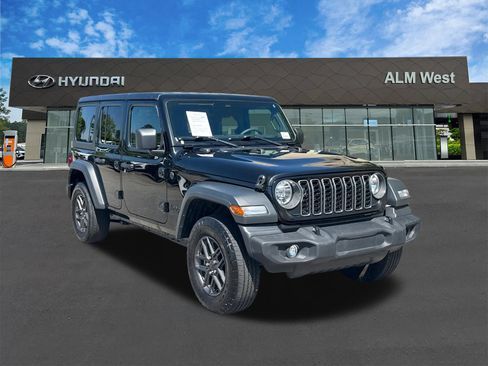 Used 2025 Jeep Wrangler Unlimited Sport AWD/4WD image 3