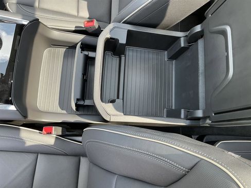 New 2025 Chevrolet Suburban Premier w/ Sun And Tow Package image 27