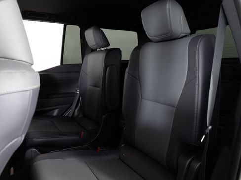 Used 2025 Lexus GX 550 w/ Accessory Package (2T) AWD/4WD image 13