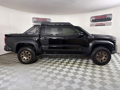 Used 2025 Toyota Tacoma Trailhunter image 2