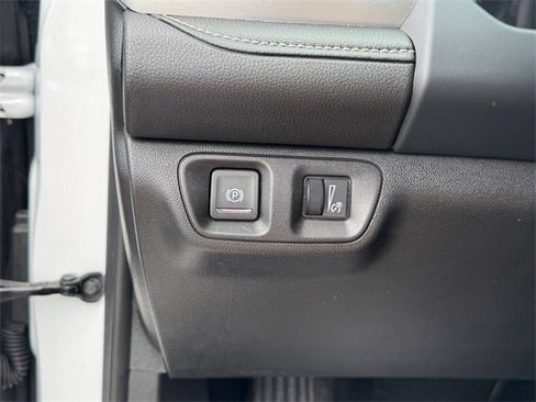 Used 2023 GMC Acadia SLT image 18